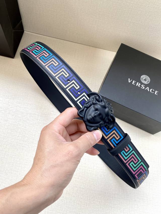 Width 4.0Cm Versace Palazzo belt is made of cowhide leather and decorated with L