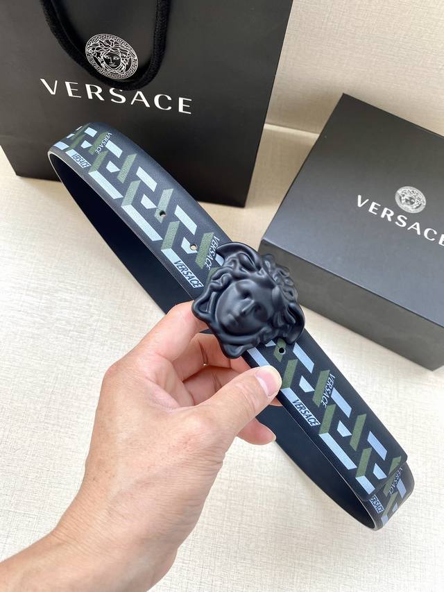 Width 4.0Cm Versace Palazzo belt is made of cowhide leather and decorated with L