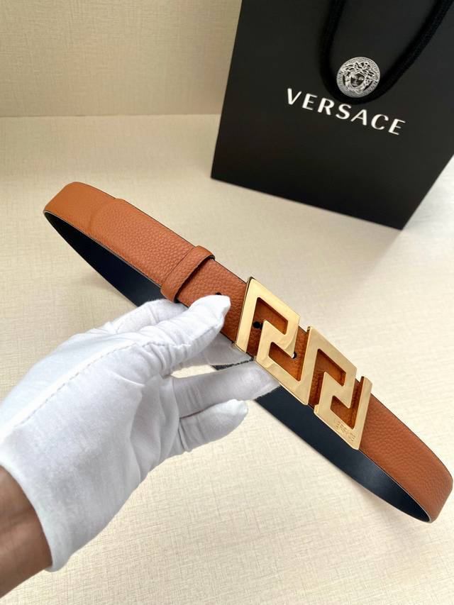 VersaceWidth 3.0Cm This belt is made of premium leather and is embellished with