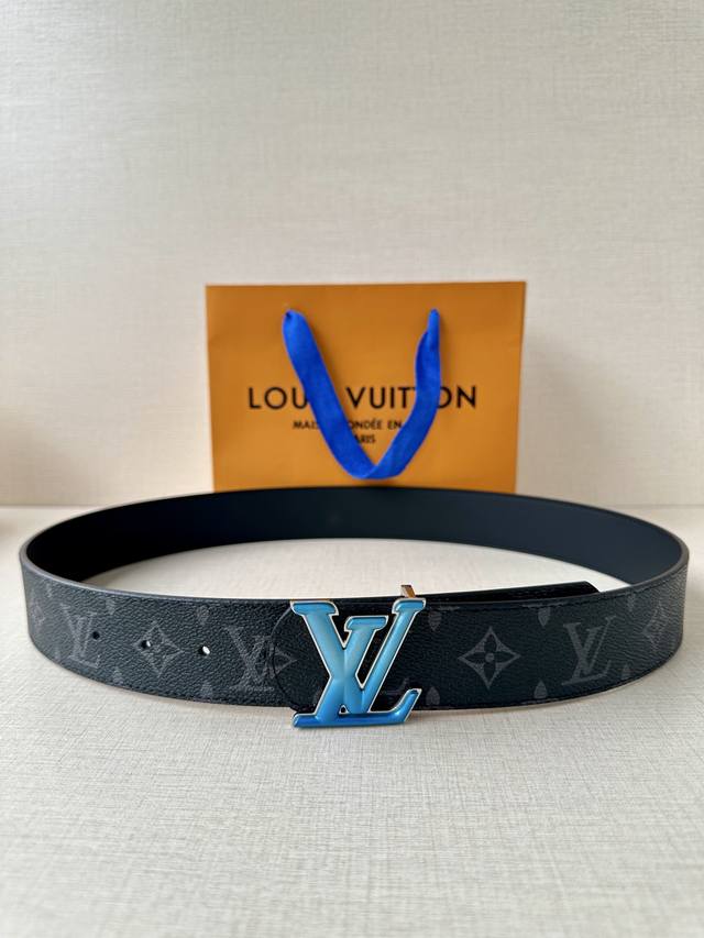 4.0 Wide Lv Dimension double-sided belt combines creative heritage with gorgeous