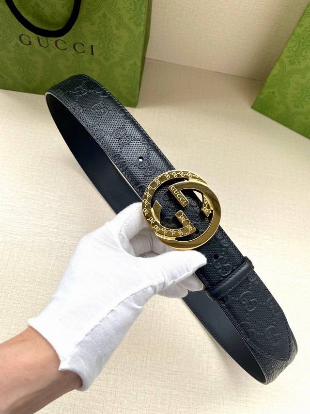 Width 4.0Cm Gucci interlocking double G buckle belt, made of Gucci Signature blu