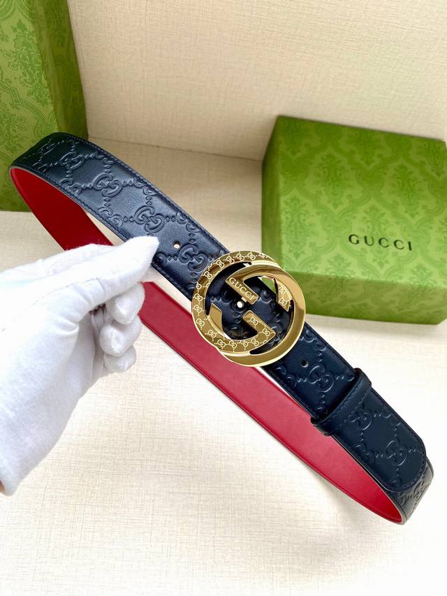 Width 4.0Cm Gucci interlocking double G buckle belt, made of Gucci Signature blu