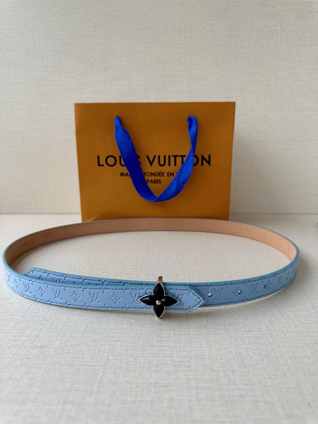 2.0 Wide Lv Mini Flowergram double-sided belt is made of Monogram canvas and sti