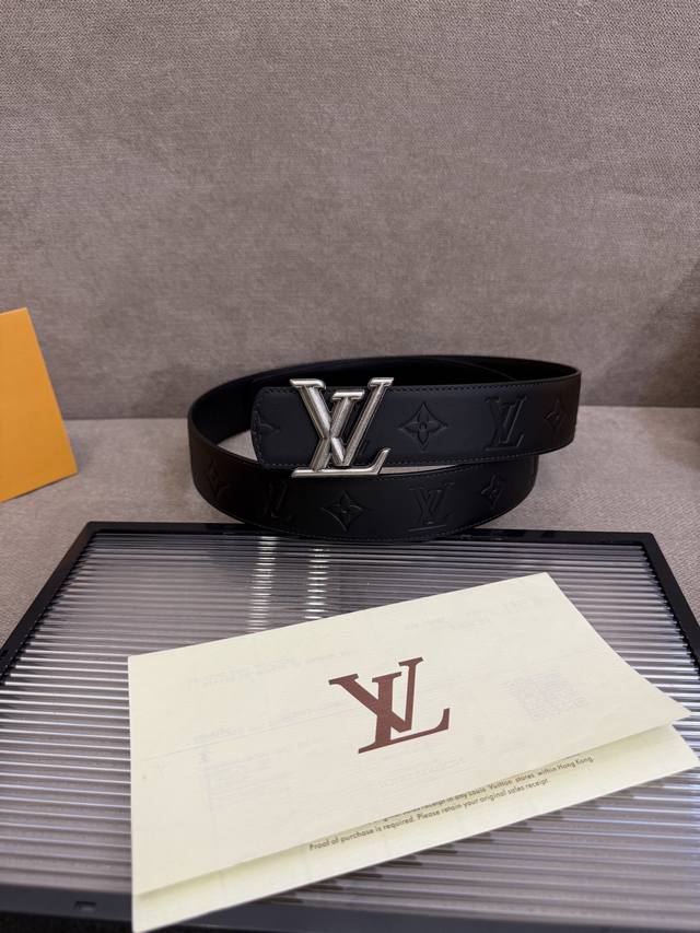Lv Dimension 4.0 double-sided belt introduces classic style into a novel size de