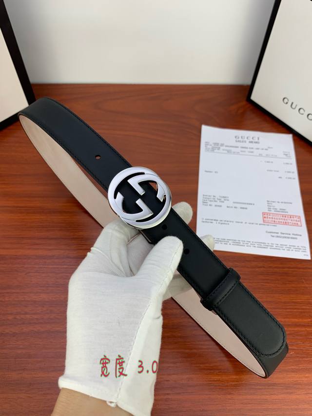 Gucci This slim belt is made of shaved small-grain cowhide leather and features