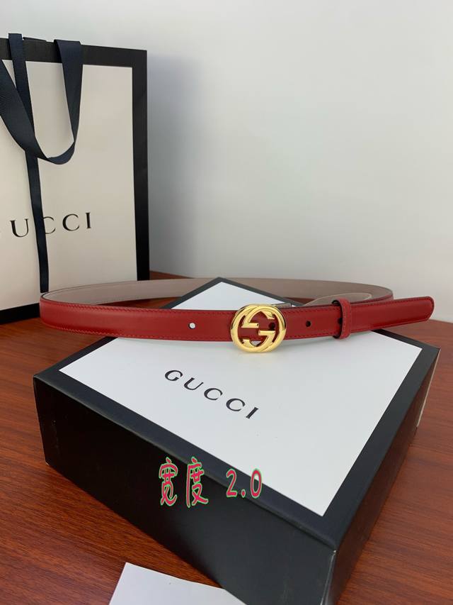 GUCCI This thin belt is made of shaved small layer cowhide leather and is equipp