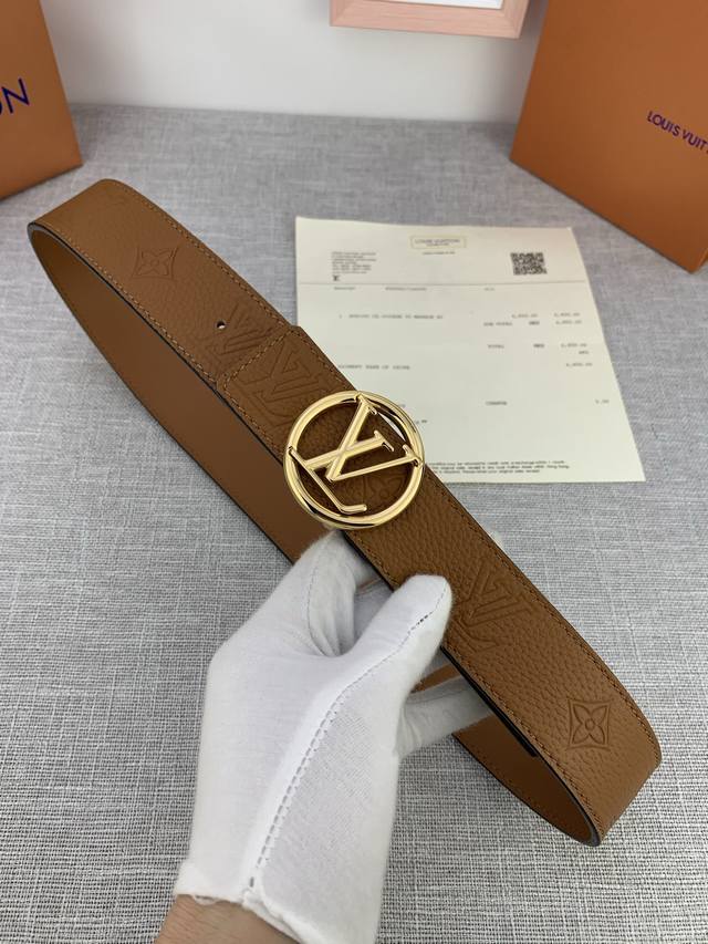 4.0 Wide Lv Shadow belt has the classic style of Monogram Shadow leather and the