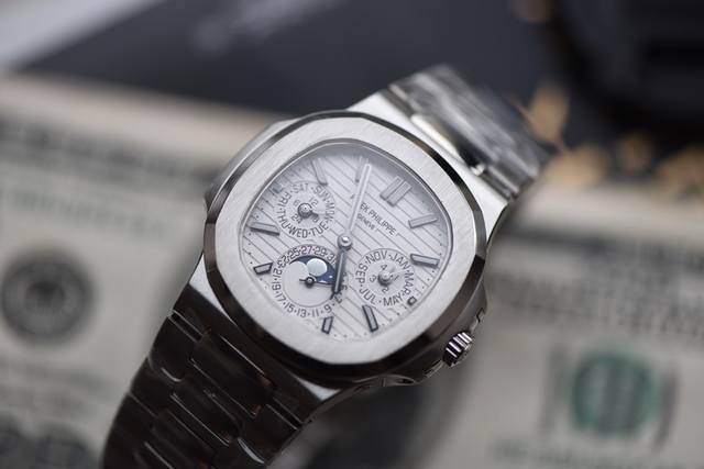 Tw新品百达翡丽5740 1G-001--超复杂多功能鹦鹉螺重磅登场，迄今推出的首款Nautilus复杂腕表，以超复杂的工艺技术打造休闲运动腕表。 小身板大能量