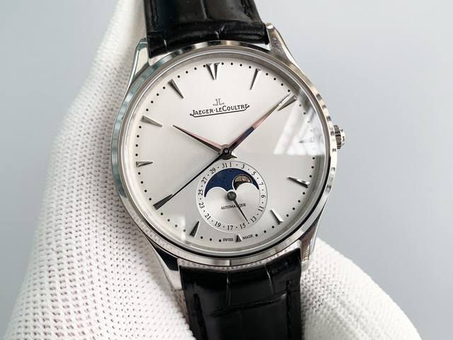 积家月相大师系列，表壳直径39Mmx9.9Mm与原装同步。 技术突破 积家Cal.9251机芯，功能百分百同步原装自产机芯。走时稳定，素质坚挺。 细节突破 从侧