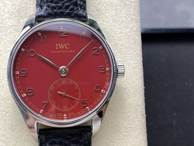 Gr Factory 万国Iwc葡萄牙自动小三针系列腕表！ 1表径40.4毫米，机芯采用定制机8 自动机械。 2惟妙惟肖的表圈抛光，表耳抛光，防水深度50M，整