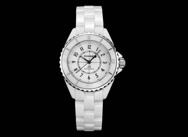 Tw超级陶瓷新品 香奈儿J12系列33Mm腕表！女神福利，匠心之作 年度巨制！ 最新版本细节 1表壳尺寸而原版一致，采用33Mm表劲！ 2高密度钢化陶瓷材质铸造