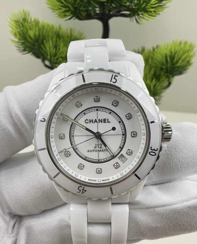 全套附件 香奈儿 Chanel J12 Caliber 12.1腕表，38毫米 H5705 自动上链机械机芯 白色陶瓷 38 X 12.6毫米 专柜价10
