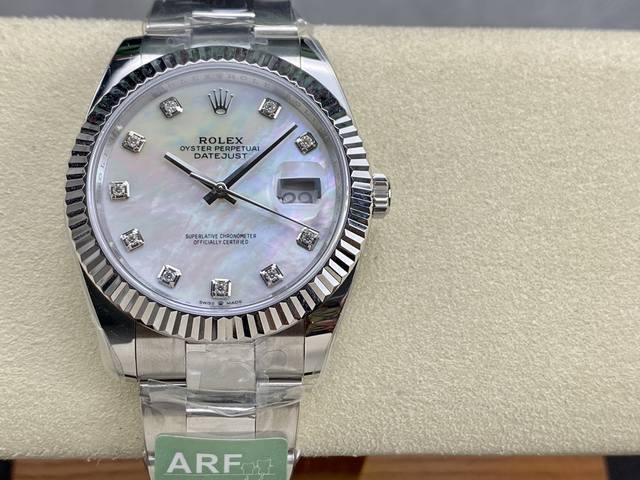 劳力士日志型41Mm,狗牙圈 经典款 以及光圈 低调款 均出品。表芯搭载一体机芯，镜面采用高清蓝宝石搭配2.5倍矿大镜，立体指针。面板油印立体、清晰、弧度及面钉