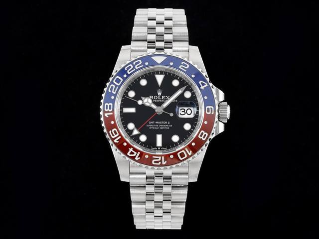 C+ 格林尼治，专为环球旅行的专业人士设计，随时随地可以显示两个不同时区的时间。融合非凡功能 坚固性能及独特美学于一身，堪为标志性表款。 原装烧结工艺陶瓷圈，A