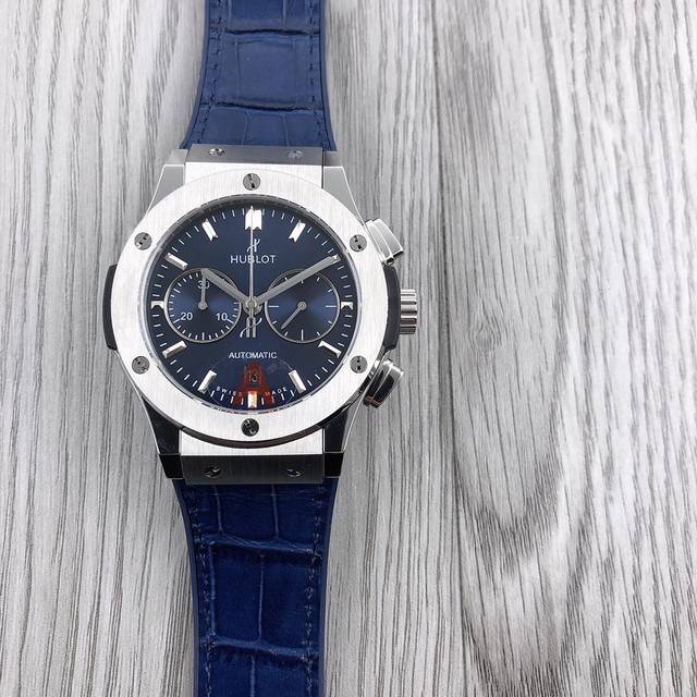 Hbb经典计时腕表大爆炸计时码表 品牌：宇舶 恒宝 Hublot 机芯：进口7750多功能机械机芯 材料：316精钢 玻璃：天然蓝宝石 表带：高级天然橡胶带，皮