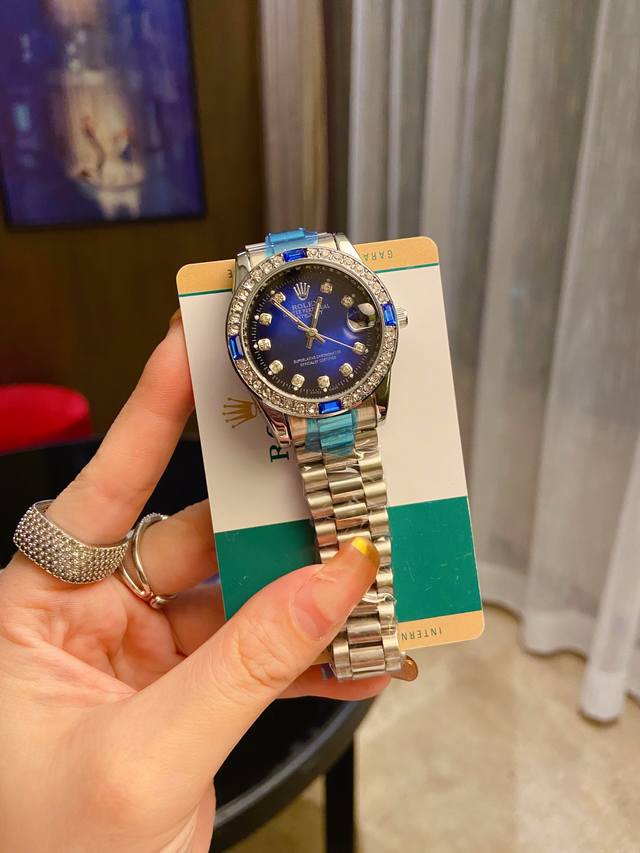 劳力士 日志 系列经典女款31钢带-原装压扣 小红书火爆推荐 设计显出独特高贵优雅女神气质！316精钢搭配施华洛世奇水晶钻石，纯手工镶嵌而成，女性气质，高端大气