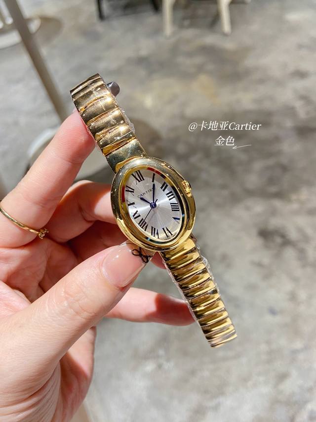 卡地亚Cartier Baignoire浴缸系列腕表，典雅欧风浴缸形状，完美演绎卡地亚的经典美学，涌现腕表设计的焕新力量 卡家又一经典之作浴缸系列。实物拿到手的