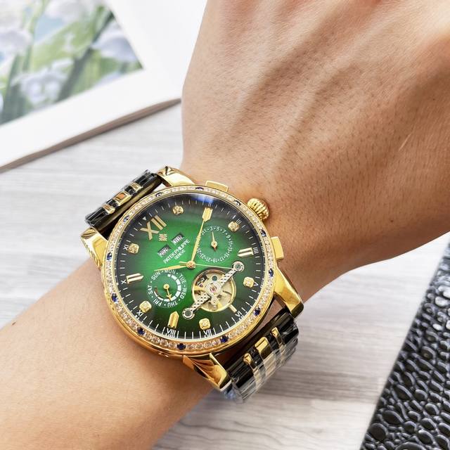 复杂时计 奢华大气 经典新品 震撼上市 最新 ：百达翡丽 多功能精品 大飞轮设计 类型 ：精品男士腕表 表带 ：真牛皮表带 机芯 ：高端全自动机械机芯 镜面 ：