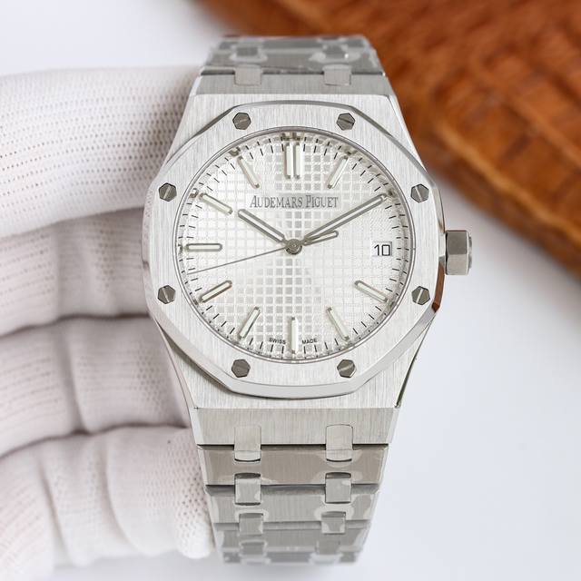 金+20爱彼15510，国产机械！ 皇家橡树系列，精品男士腕表，经典大三针设计，尊贵大气，绅士风范，卓越品质，热卖全城。采用进口西铁城机械机芯 零返修 ，顶级3