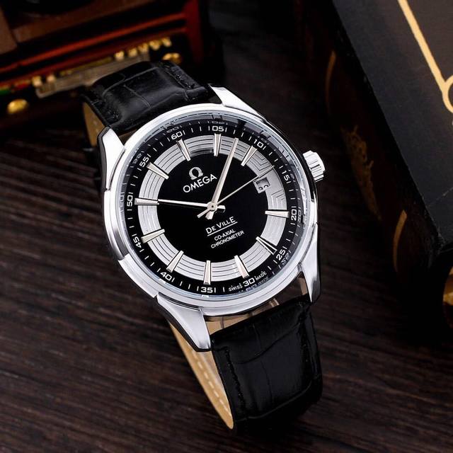 欧美茄－Omega碟飞系列 ，休闲商务男款火爆上市超强矿物质镜面，全自动机械机芯，走时精准，真空电镀，精密防水 ，直径：40Mm，厚度：12Mm，时尚百搭 优雅