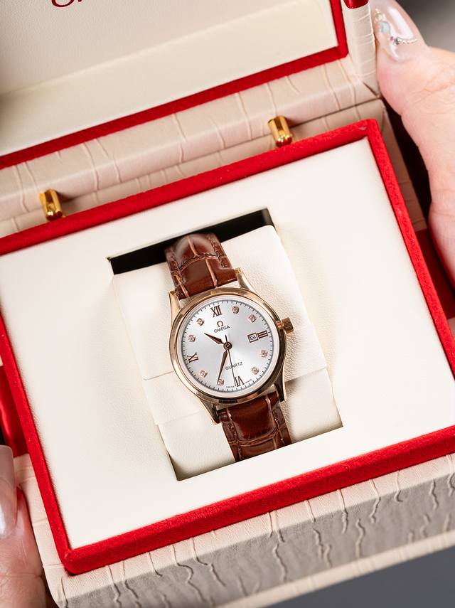 金壳+20钢带20 经典款欧米茄 情侣对表 双历原装进口石英机芯 矿物质玻璃镜面 316L精钢表壳 直径男40Mm女30Mm 厚8Mm如果今天的阳光停止了它耀眼