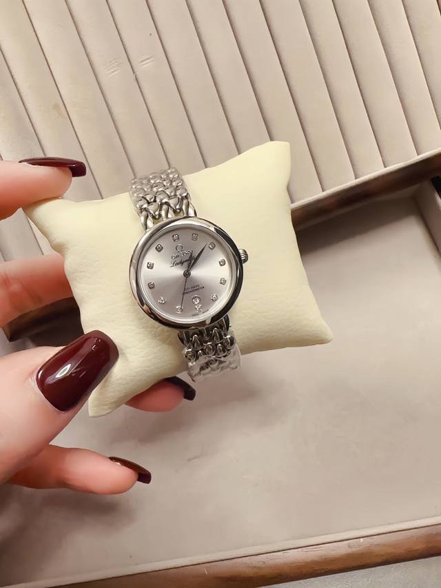 金+20钻30 升级版Omega -欧米茄典雅系列 卓越的惊艳亮相，将华贵珠宝的优雅魅力与卓越时计的精准技术完美结合“露珠”连结成一条光华夺目的表链，流畅的线条