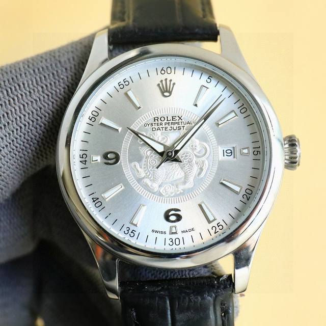 金+50 最新2025爆款主推 劳力士 Rolex 男士腕表 采用独特的表盘设计 搭配而来的是更高档奢华的劳力士， 初识劳力士必憧憬有朝一日能拥有它，戴上劳力士