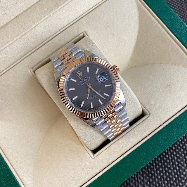 Rolex 日志型41Mm 爆款到货 C厂！顶级牛货！市场唯一一家购买原装正品手表，在全拆解分析后一比一极限制造出来的精品！ 经典玫瑰金坑纹灰色配色！ 1.真正