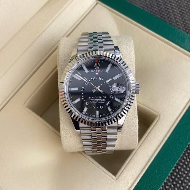 劳力士纵航型系列 42Mm 男士机械表“全能王” 懂劳力士的玩家看过来！这款42Mm 劳力士纵航型系列复刻表，直接把“经典复刻+实用功能”拉满！ 搭载9001复