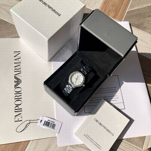 新款小金表到货！原厂阿玛尼Armani石英女式腕表，Ar11596，纯净简约，宛如一捧淡雅白月光，行走在不同场合都绽放自信光芒，气场全开，搭载原装进口机芯，31