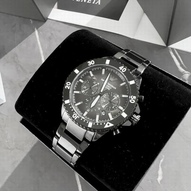 现货 Emporio Armani 阿玛尼本年度最火的一款，型号Ar70010精品陶瓷表带、表壳表盘直径43Mm 316精钢表带，深邃神秘表盘，秒表盘，矿物质玻