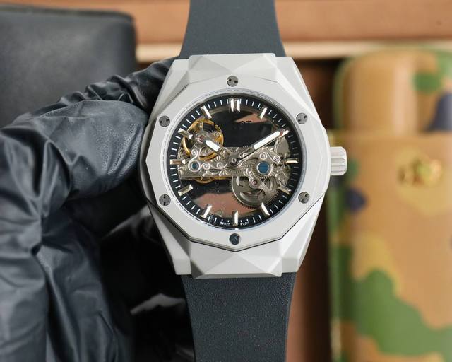 白壳 玫黑620 恒宝 Hublot 玻璃 45Mm*13Mm 头层牛皮表带 原装扣 全自动机械机芯 浓浓的金属酷感 始终带给你视觉上的冲击