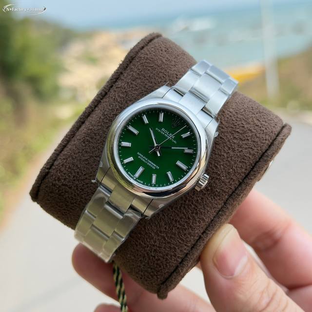 N+ Factory-31Mm 蚝式恒动 采用2232机 新款劳力士 蚝式恒动型31系列 1搭配2232机芯，同步原装没有多余日历档位，品质稳定可靠； 2与原装