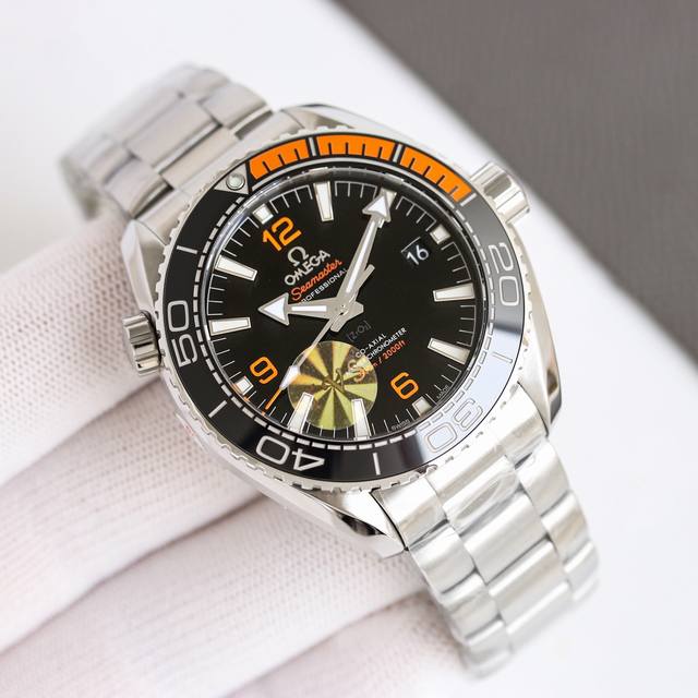 胶带 ，钢带 Tvs欧米茄 海洋宇宙600米潜水表 搭载独家唯一对版 Cal.8900机芯，实现快调时针调日历， 双T避震器黑摆轮。完美尺寸～43.5Mm 钢带