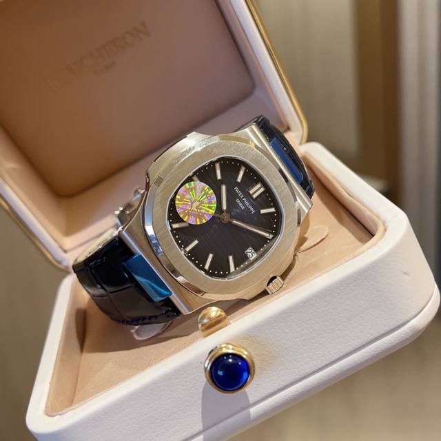 百达翡丽运动优雅系列5711 1A-014腕表，904L精钢表壳表带，4813自动机械机芯，直径40毫米，厚度 毫米，蓝宝石玻璃镜面，百达翡丽鹦鹉螺5711全新