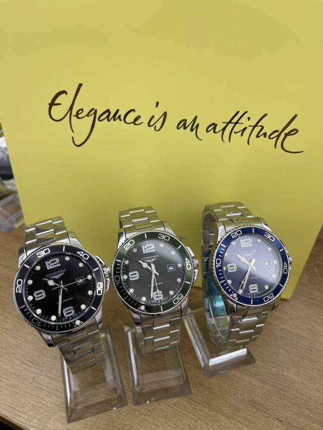 明星产品 专为追求卓越品质和拥有优雅态度的品味人士设计 浪琴 Longines 康卡斯潜水系列。采用进口石英机芯精准走时表壳采用高科技材质历久弥新不易褪色，坚固