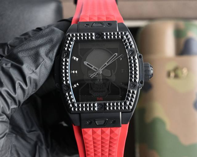 Tw新品首发宇舶表Hublot Tw独家首发打造最强1:1完美复刻.参数与正品同步 尺寸：表经42Mm 厚度13.8Mm同步正品尺寸 机芯：与原装同步独家定制1
