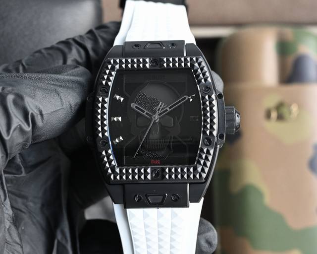 Tw新品首发宇舶表Hublot Tw独家首发打造最强1:1完美复刻.参数与正品同步 尺寸：表经42Mm 厚度13.8Mm同步正品尺寸 机芯：与原装同步独家定制1