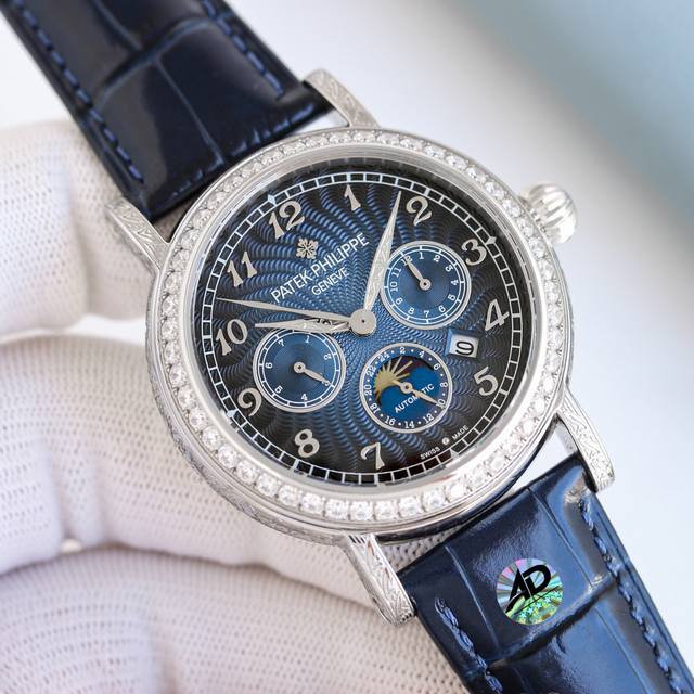 白 -金 钻+50 百达翡丽Patek Philippe复杂功能系列-纯手工-雕花腕表-惊艳登场，42毫米的表径适配大众男性手寸，非常商务可亦休闲。整表表壳手工
