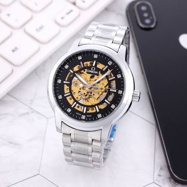 精钢表带十蝴蝶扣 白： ，间金、全黑同价： ，新款暴出 ，防水一欧美茄 休闲商务男款火爆上市超强矿物质镜面，全自动机械机芯，走时精准，真空电镀 ，直径：42Mm