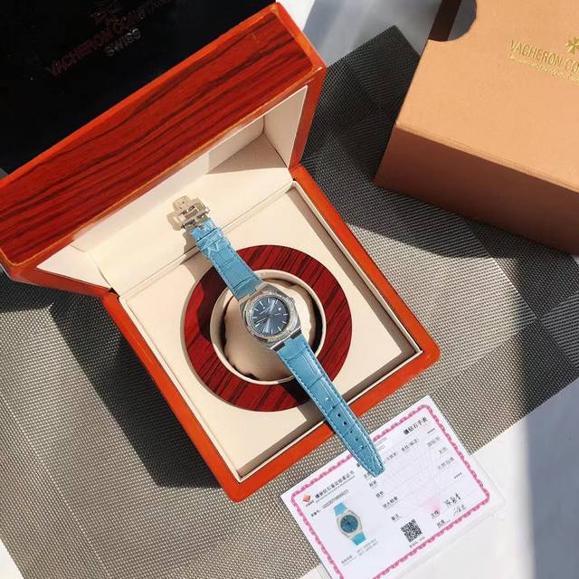 Rxw入门级别:白 -金2280 Rxw真钻级别:白3600-金4810 重要通知。江诗丹顿Vc众横四海系列女士石英腕表，这款是经典入门级，表径33Mm，兼具优