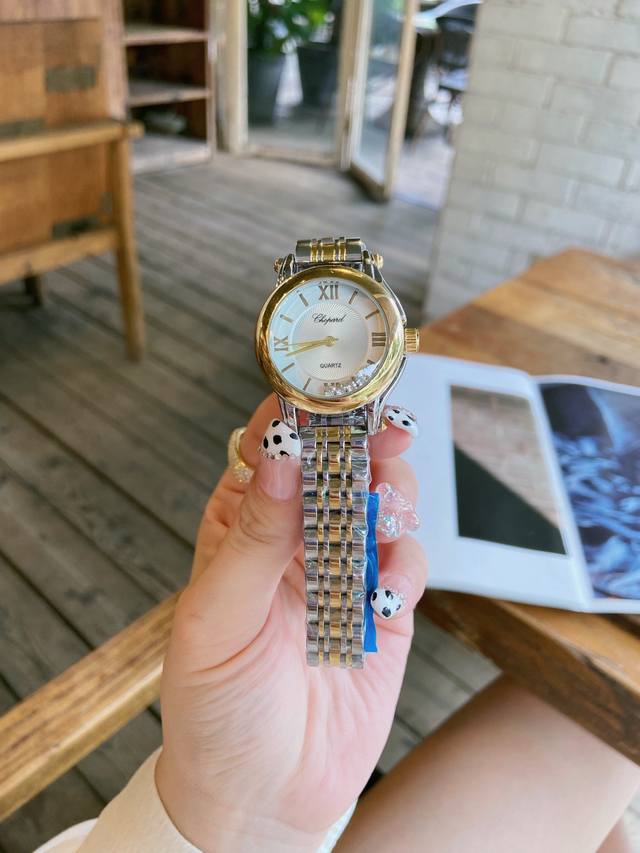 肖邦快乐钻手表重磅牛货快乐钻 Happy Diamonds 作为萧邦最热门最畅销的系列一直以细腻的手法诠释萧邦标志性灵动钻石的概念。此系列作品柔美而时尚，让每一