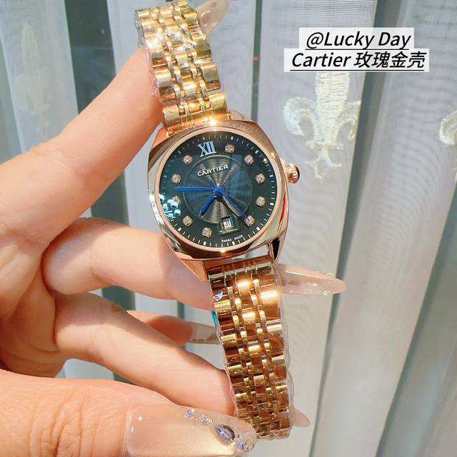 玫瑰金 钻面 罗马面 卡地亚-Cartier 女款腕表年轻而华丽，以年轻休闲设计为主打，三针石英腕表带日历，头层小牛漆皮表带. 尽显奢华腕表。尺寸: 32Mm