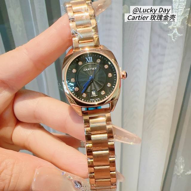 玫瑰金 钻面 罗马面 卡地亚-Cartier 女款腕表年轻而华丽，以年轻休闲设计为主打，三针石英腕表带日历，头层小牛漆皮表带. 尽显奢华腕表。尺寸: 32Mm