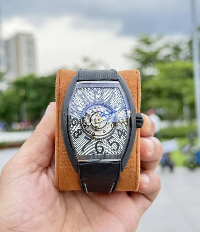 新表』Franck Muller 法穆兰 推出 Grand Central Tourbillon 中置陀飞轮腕表 Franck Muller 推出一枚陀飞轮腕表