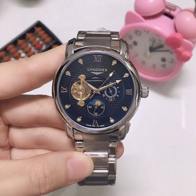 白 ，间金 ，浪琴一Longines 九飞轮全自动日月星辰机械，6字位白天走时 太阳 晚上走时 月亮 [月亮]蕴含最优质的材料与一丝不苟的工艺！超强矿物质幻彩玻