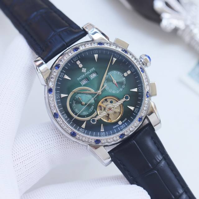 尊享价： 品牌：百达翡丽-Patek Philippe 类型：男士腕表 壳套：顶级版316精钢L 表带：进口小牛皮表带 机芯：全自动进口机械机芯 镜面：矿物质防