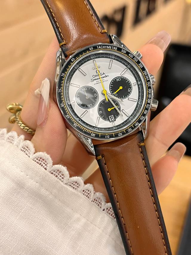 欧米茄。最新款式 类型：精品男士腕表，机芯：进口真六针跑秒石英机芯。镜面：矿物质强化玻璃浮雕精华 浩瀚大气 匠心独运 腕间瑰宝尺寸：直径40Mm厚10Mm热卖上