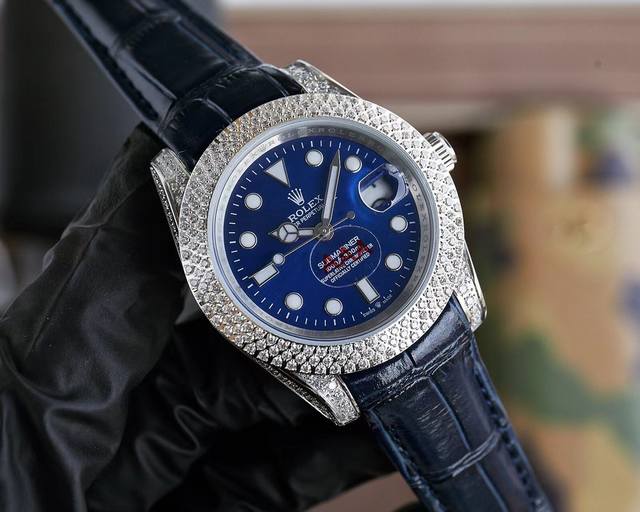 白壳 玫壳750 新品 劳力士顶级玩物毒货，不喜欢撞款街表水鬼的你，他绝对是你的知音。用劳力士最经典的潜航系列水鬼作为原型，经过圈口的二次改装，然后镶嵌顶级天然