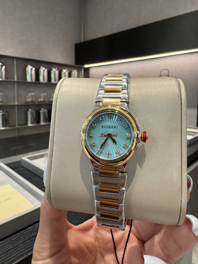 白 金440 钻20 尺寸28Mm 瑞士762机芯 宝格丽Lvcea光的力量 全新表盘采用珍珠贝母嵌花工艺 呈现造型立体感的旭日纹图案 闪烁太阳光芒 把幸运佩戴